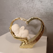 PR FR/106 CUORE DORATO IN RESINA cm 7 h CIRCA CON ANGELO SDRAIATO IN RESINA BIANCA